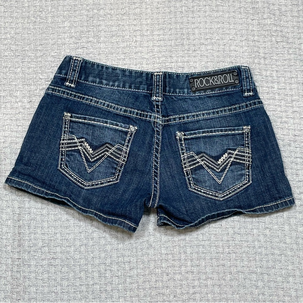 Rock & Roll Cowgirl Denim Low Rise Bootie Shorts Medium Wash White Stitching 26